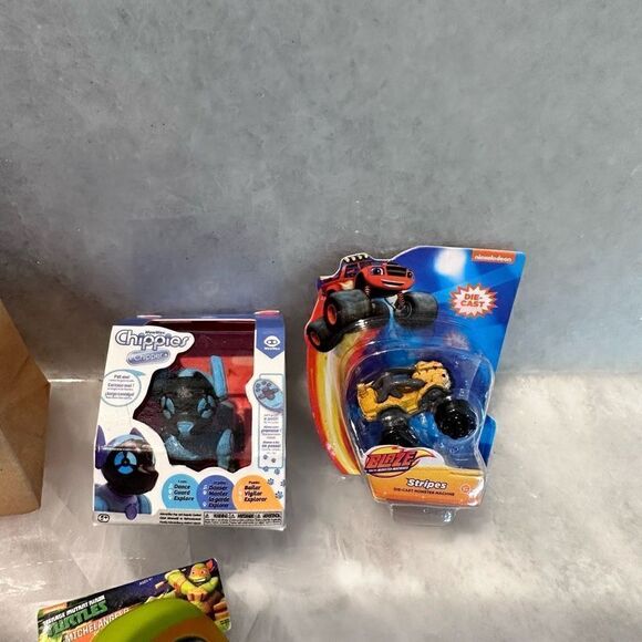 Zuru Assorted Miniature Toys Playset Bundle of 8 Collectibles Mini Brand - Picture 2 of 3